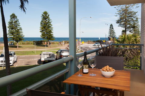 Waterview Beach Apartment - Accommodation QLD 13