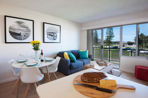 Waterview Beach Apartment - Accommodation QLD 6