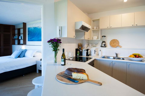 Waterview Beach Apartment - Accommodation QLD 8