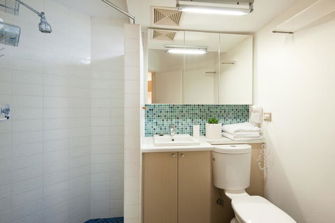 Waterview Beach Apartment - Accommodation QLD 11