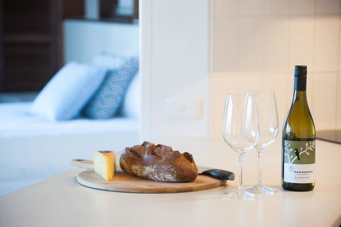 Waterview Beach Apartment - Accommodation QLD 12
