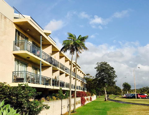 Waterview Beach Apartment - Accommodation QLD 15