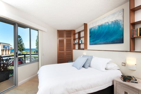 Waterview Beach Apartment - Accommodation QLD 7