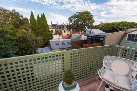 Nobbs Â· Executive 2 Storey Sydney Apartment With Pool - Accommodation QLD 16