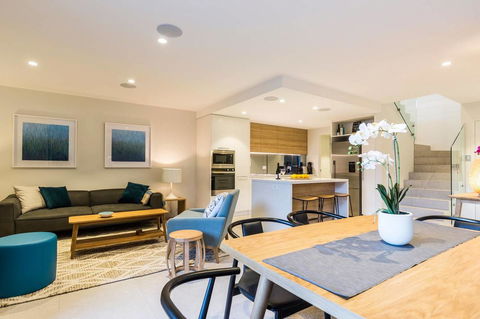Nobbs Â· Executive 2 Storey Sydney Apartment With Pool - Accommodation QLD 1