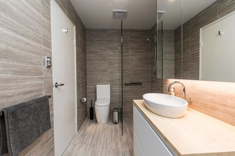 Nobbs Â· Executive 2 Storey Sydney Apartment With Pool - Accommodation QLD 9