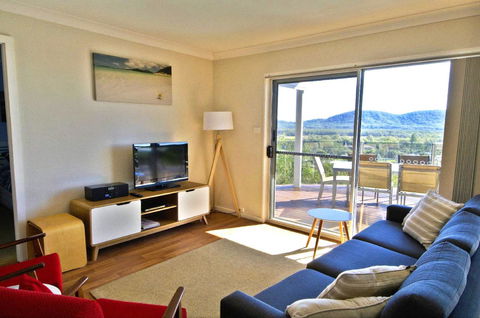 Coastwatch, 26 Comara Terrace - Accommodation QLD 3