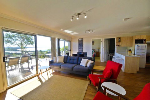 Coastwatch, 26 Comara Terrace - Accommodation QLD 4