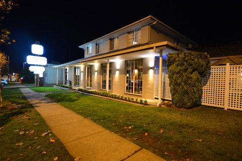 Winning Post Motor Inn - Accommodation QLD 13