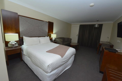 Winning Post Motor Inn - Accommodation QLD 19