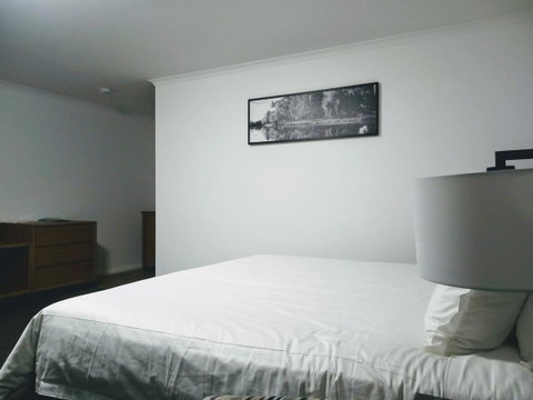 Winning Post Motor Inn - Accommodation QLD 4