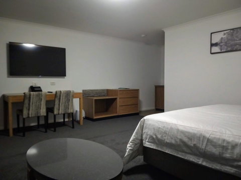 Winning Post Motor Inn - Accommodation QLD 7
