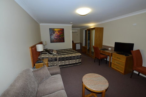 Winning Post Motor Inn - Accommodation QLD 21