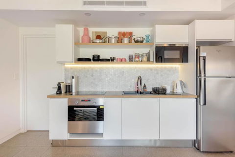 Scandi Beach Apartment - Accommodation QLD 13