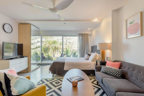 Scandi Beach Apartment - Accommodation QLD 3