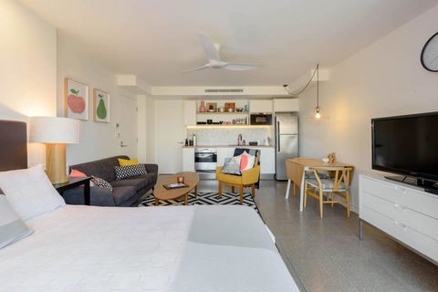 Scandi Beach Apartment - Accommodation QLD 8