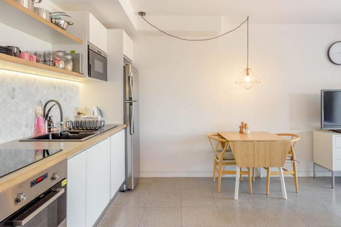 Scandi Beach Apartment - Accommodation QLD 11
