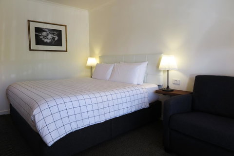 Summerhill Motor Inn - Accommodation QLD 1