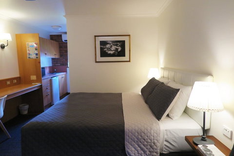 Summerhill Motor Inn - Accommodation QLD 4