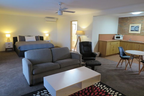 Summerhill Motor Inn - Accommodation QLD 38