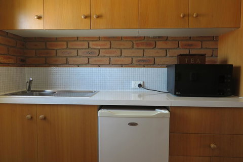 Summerhill Motor Inn - Accommodation QLD 3