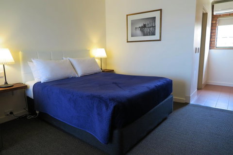 Summerhill Motor Inn - Accommodation QLD 6