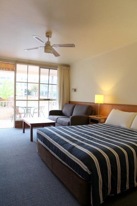 Summerhill Motor Inn - Accommodation QLD 33
