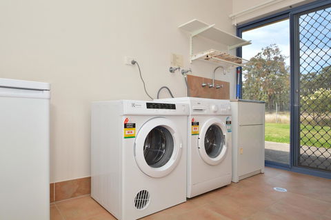 JE Guesthouse, Central To All The Hunter Valley Has To Offer - Accommodation QLD 38