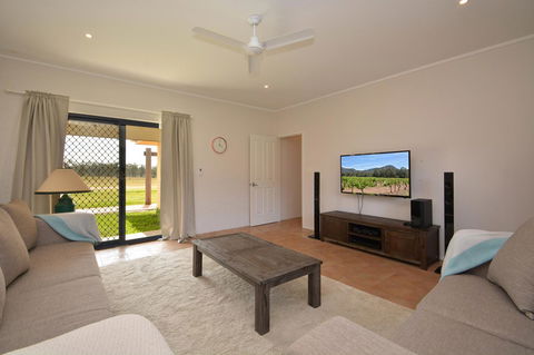 JE Guesthouse, Central To All The Hunter Valley Has To Offer - Accommodation QLD 4