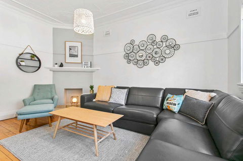 Seaspray - Manly Beach Apartment Close To The Sand - Accommodation QLD 0