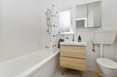 Seaspray - Manly Beach Apartment Close To The Sand - Accommodation QLD 11