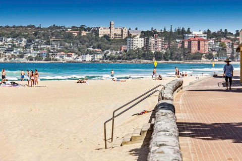 Seaspray - Manly Beach Apartment Close To The Sand - Accommodation QLD 6