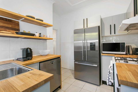 Seaspray - Manly Beach Apartment Close To The Sand - Accommodation QLD 7