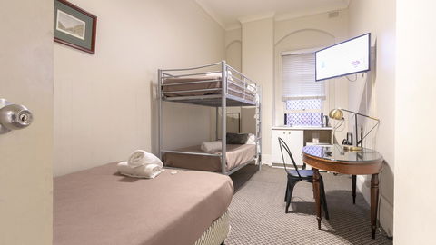 Woolbrokers Hotel - Accommodation QLD 4