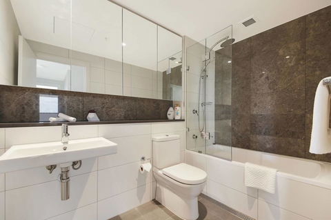 Stunning Sunset Water View 2BEDs On High Rises - Accommodation QLD 10