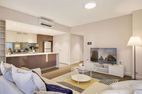 Stunning Sunset Water View 2BEDs On High Rises - Accommodation QLD 1