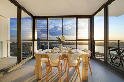 Stunning Sunset Water View 2BEDs On High Rises - Accommodation QLD 15