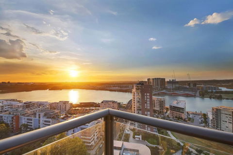 Stunning Sunset Water View 2BEDs On High Rises - Accommodation QLD 4