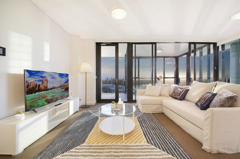 Stunning Sunset Water View 2BEDs On High Rises - Accommodation QLD 5