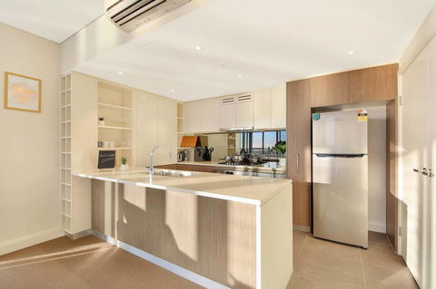 Stunning Sunset Water View 2BEDs On High Rises - Accommodation QLD 8