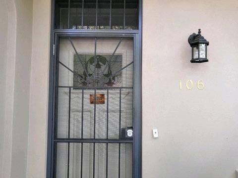 Cozy 5 Bed House In Sydney - Accommodation QLD 9