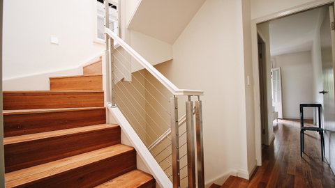 Cozy 5 Bed House In Sydney - Accommodation QLD 4