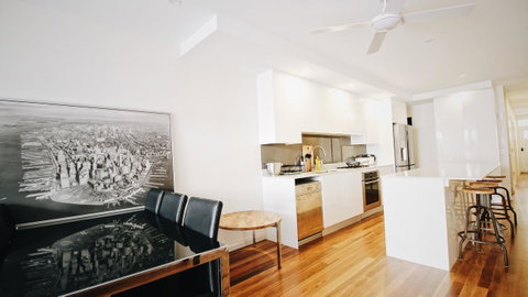 Cozy 5 Bed House In Sydney - Accommodation QLD 5