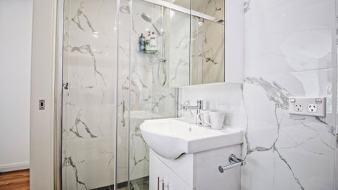 Cozy 5 Bed House In Sydney - Accommodation QLD 16