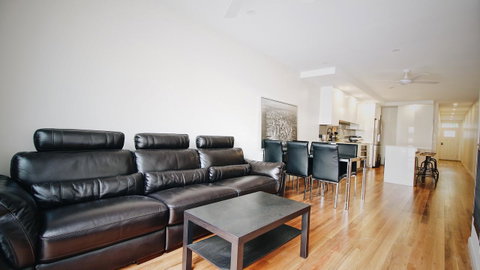 Cozy 5 Bed House In Sydney - Accommodation QLD 6