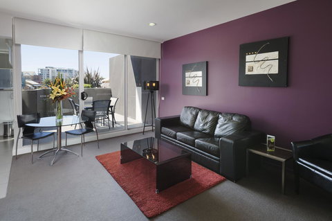 Honeysuckle Executive Apartments - Accommodation QLD 28