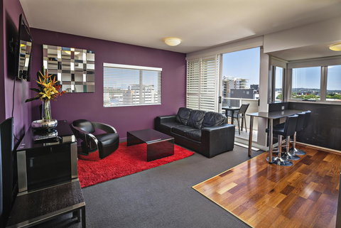 Honeysuckle Executive Apartments - Accommodation QLD 14