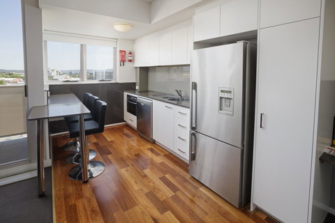 Honeysuckle Executive Apartments - Accommodation QLD 4