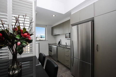 Honeysuckle Executive Apartments - Accommodation QLD 10