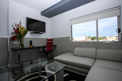 Honeysuckle Executive Apartments - Accommodation QLD 17